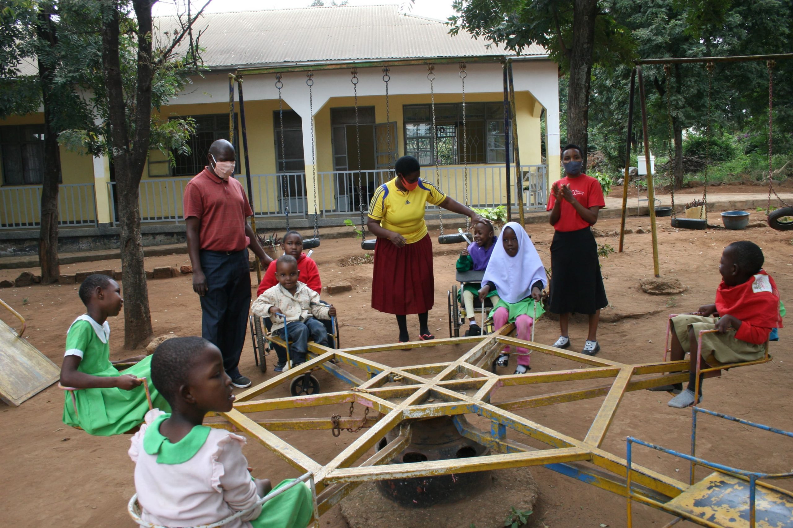 Mtoto akishona kapeti